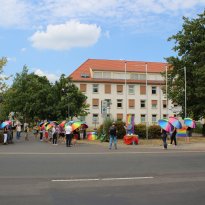 15.08.2022 | Regenbogenflaggenhissung und Ausstellungseröffnung am LASV