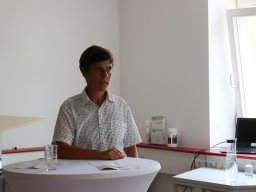 15.08.2022 | Regenbogenflaggenhissung und Ausstellungseröffnung am LASV